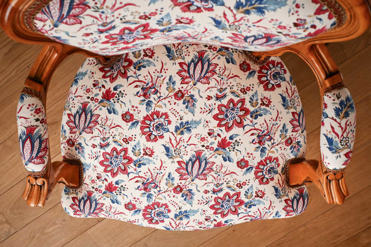 Gujarat  tissu ameublement lavable design floral végétal élégant, de Casal, pour chaise, fauteuil, canapé, coussins et rideaux, vendu par la rime des matieres, bon plan tissu frais de port offerts