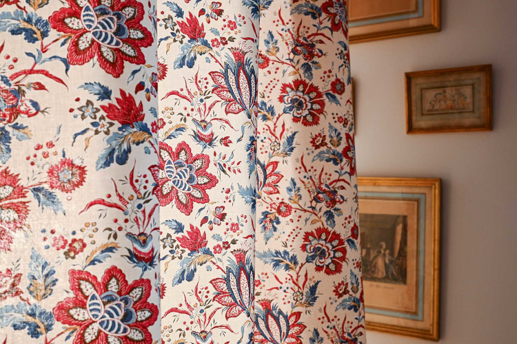 Gujarat  tissu ameublement lavable design floral végétal élégant, de Casal, pour chaise, fauteuil, canapé, coussins et rideaux, vendu par la rime des matieres, bon plan tissu frais de port offerts