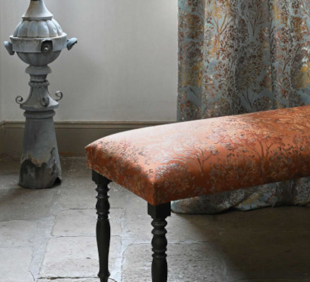 tissu ameublement KODAMA jacquard broché motif végétal, de Casal, pour chaise, fauteuil, canapé, coussins et rideaux, vendu par la rime des matieres, bon plan tissu et frais de port offerts