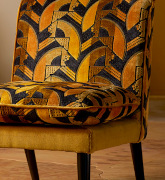 Tissu art déco Lempicka Nuit coloris clair de lune et velours uni Olympe coloris curcuma