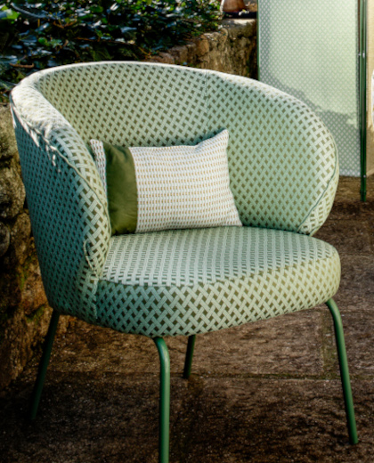 Lombok tissu ameublement de Casal, pour intérieur et extérieur, motif design croisillons, non feu et lavable,  pour chaise, fauteuil, canapé, coussins, rideaux, mobilier de jardin et bord de piscine , vendu par la rime des matieres, bon plan tissu et frais de port offerts