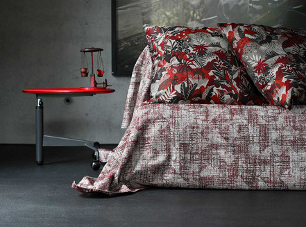 coussins tissu Magua motif jungle et plaid tissu Chica, traités aquaclean anti tache et lavable, de Casal, pour chaise, fauteuil, canapé et rideaux, vendu par la rime des matieres, bon plan tissu et frais de port offerts