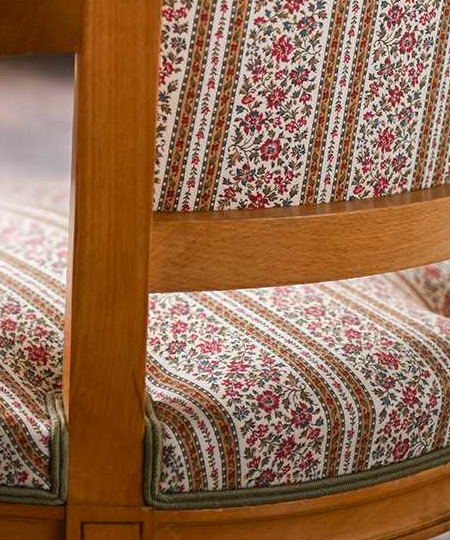 Marquise  tissu ameublement coton lavable rayures ornementales petits motifs floraux végétaux colorés, de Casal, pour chaise, fauteuil, canapé, coussins et rideaux, vendu par la rime des matieres, bon plan tissu frais de port offerts