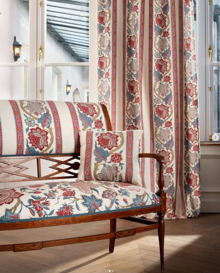 Pondichery  tissu ameublement lavable design floral végétal  imaginaire, de Casal, pour chaise, fauteuil, canapé, coussins et rideaux, vendu par la rime des matieres, bon plan tissu frais de port offerts