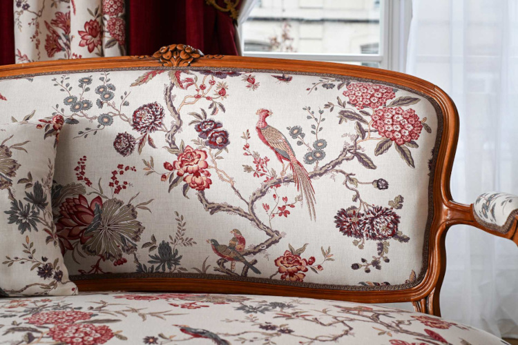 Ramages  tissu ameublement lin mélangé lavable design végétal et oiseaux colorés, de Casal, pour chaise, fauteuil, canapé, coussins et rideaux, vendu par la rime des matieres, bon plan tissu frais de port offerts