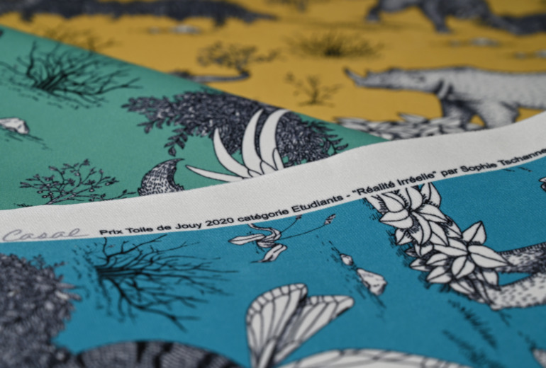 Réalite Irréelle Velours  tissu ameublement lavable design monde des animaux fantastiques de Casal, pour chaise, fauteuil, canapé, coussins et rideaux, vendu par la rime des matieres, bon plan tissu frais de port offerts