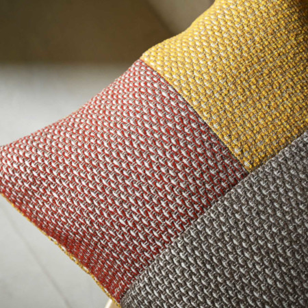 Salto tissu d'ameublement faux uni non feu traité aquaclean anti-taches et lavable de Casal pour rideaux , fauteuil et canapé, vendu par la rime des matieres bon plan tissu et frais de port offerts