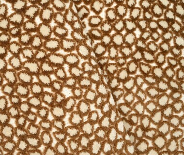 tissu Saseka, motif peau animale doux et très résistant, de Casal, pour chaise, fauteuil, canapé et rideaux, vendu par la rime des matieres, bon plan tissu et frais de port offerts