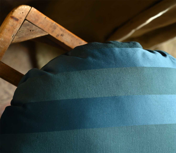 rideau tissu ameublement Sillage satin rayé mat et brillant de Casal, grande largeur et non feu pour chaise, fauteuil et canapé, rideau et coussin, vendu par la rime des matieres, bon plan tissu et frais de port offerts