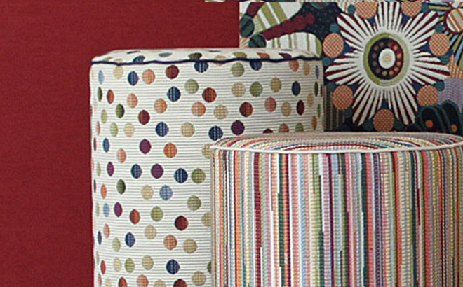 Stone tissu motif gros pois colorés design années 70, de Casal, pour chaise, fauteuil, canapé et coussins, vendu par la rime des matieres, bon plan tissu 