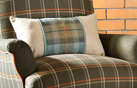 tissu ameublement WICKLOW laine mélangée motif carreau style tartan de Casal,  pour chaise, fauteuil et canapé, rideau et coussin, vendu par la rime des matieres, bon plan tissu et frais de port offerts