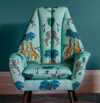 Tissu Lost World imprimé monde animal et végétal fantastique, pour chaise, fauteuil, canapé, jeté de lit, stores et rideaux, de Clarke & Clarke, vendu par la rime des matieres, bon plan tissu et frais de port offerts