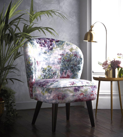 tissu ameublement velours Fiore design aquarelle, de Clarke & Clarke, pour chaise, fauteuil, canapé, rideaux et coussins, vendu par la rime des matieres, bon plan tissu