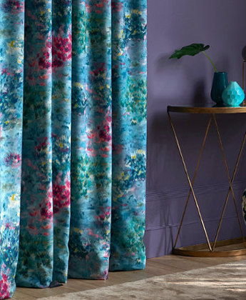 tissu ameublement velours Fiore design aquarelle, de Clarke & Clarke, pour chaise, fauteuil, canapé, rideaux et coussins, vendu par la rime des matieres, bon plan tissu