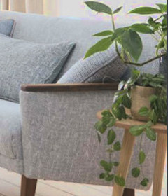 Gaia tissu d'ameublement de Clarke & Clarke, uni doux et lavable issu du recyclage de bouteilles plastique,  pour chaise, fauteuil, canap, jet de lit, rideaux et coussins, vendu par  la rime des matieres, bon plan tissu et frais de port offerts