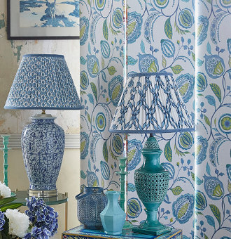 Kayo ameublement lin mélangé motif végétal design de Clarke & Clarke, pour chaise, fauteuil, canapé, rideaux et coussins, vendu par la rime des matieres, bon plan tissu