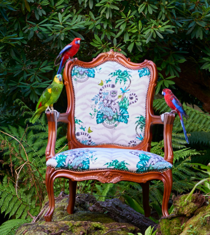 Lemur imprimé animalier tropical pour chaise, fauteuil, canapé, jeté de lit et rideaux, de Clarke & Clarke, vendu par la rime des matieres, bon plan tissu