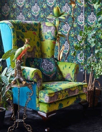 Tissu Lost World Velvet imprimé monde animal et végétal fantastique, pour chaise, fauteuil, canapé, jeté de lit, stores et rideaux, de Clarke & Clarke, vendu par la rime des matieres, bon plan tissu et frais de port offerts