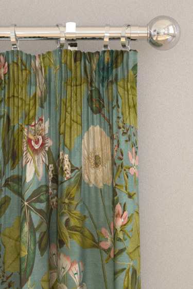 tissu ameublement Passiflora design floral exotique, de Clarke & Clarke, pour stores et rideaux, vendu par la rime des matieres, bon plan tissu