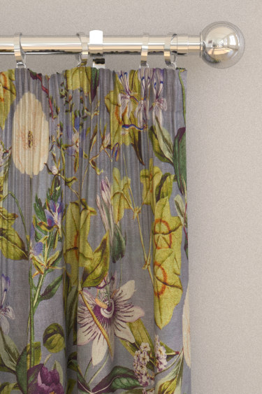 tissu ameublement Passiflora design floral exotique, de Clarke & Clarke, pour stores et rideaux, vendu par la rime des matieres, bon plan tissu