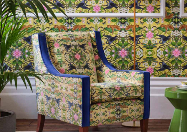 Wonderlust Tea Story tissu ameublementvelours lavable  imprimé lépards et hérons de la  jungle tropicale, de Clarke & Clarke, pour chaise, fauteuil, canapé, coussins et rideaux, vendu par la rime des matieres, bon plan tissu et frais de port offerts