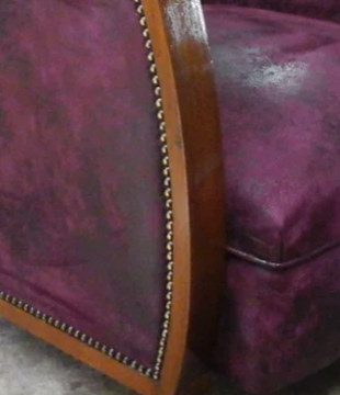 fauteuil club et tissu cuir vieilli lavbale vendu par la rime des matieres