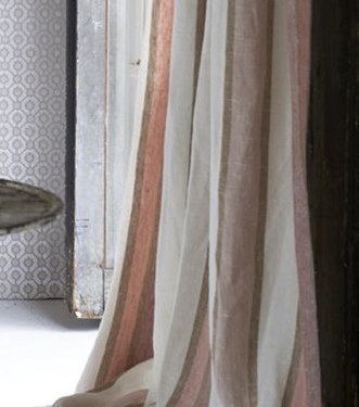 Rideau avec tissu d'ameublement Brera Viale, lin naturel doux et lavable imprimé rayures contemporaines larges, de Designers Guild, tissu vendu par la rime des matieres, bon plan tissu et frais de port offerts