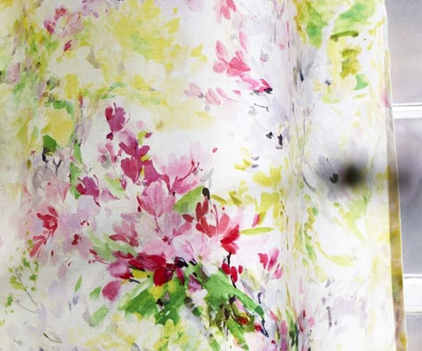 tissu d'ameublement Carmontelle coton  motif floral style aquarelle, de Designers Guild, pour  rideaux, stores et coussins, vendu par la rime des matieres offre bon plan tissu et frais de port offerts