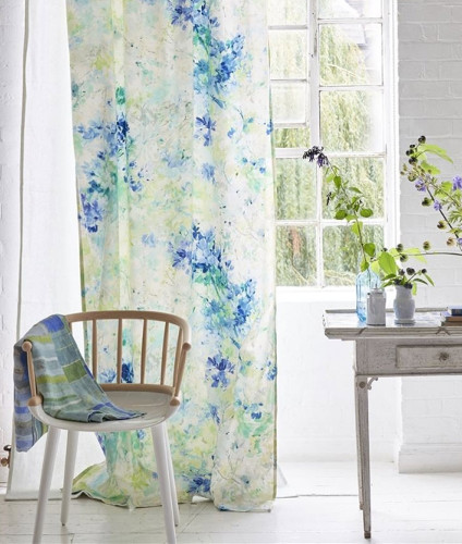 tissu d'ameublement Carmontelle coton  motif floral style aquarelle, de Designers Guild, pour  rideaux, stores et coussins, vendu par la rime des matieres offre bon plan tissu et frais de port offerts