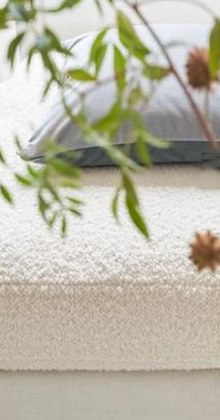 Cormo tissu ameublement bouclette unie doux et moelleux, de Designers Guild, pour chaise, fauteuil, canapé et coussins, vendu par la rime des matieres, bon plan tissu et frais de port offerts
