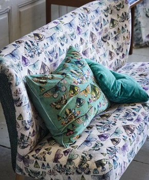 issoria tissu ameublement  velours motif papillons pour fauteuil canape et rideau de designers guild  vendu par la rime des matieres bon plan tissu