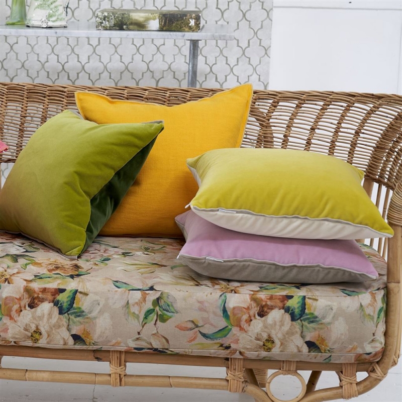 tissu d'ameublement Jardin Botaniquede Designers Guild, lin mélangé lavable  motif floral roses et camélias, pour chaise, fauteuil, canapé, rideau, stores et coussins, vendu par la rime des matieres offre bon plan tissu et frais de port offerts