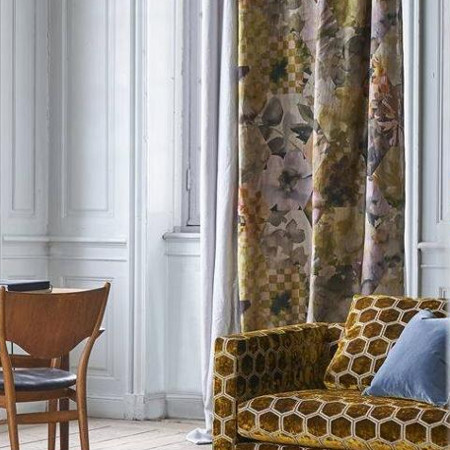 Rideaux  tissu ameublement Kashmiri motif floral design de Designers Guild, pour fauteuil, canapé, stores et rideaux, vendu par la rime des matieres offre bon plan tissu