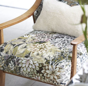 Madhya tissu ameublement velours design floral végétal luxuriant, de Designers Guild, pour chaise, fauteuil, canapé, rideaux et coussins, vendu par la rime des matieres, bon plan tissu et frais de port offerts