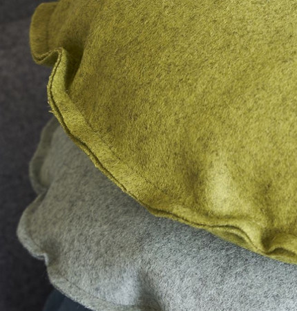 Melton tissu ameublement laine feutrée non feu et robuste, de Designers Guild, pour chaises, fauteuils, canapés et coussins, vendu par la rime des matieres, bon plan tissu et frais de port offerts