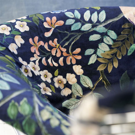 tissu d'ameublement Porcelaine de Chine velours motif floral de Designers Guild, pour chaise, fauteuil, canapé, rideaux, stores et coussins, vendu par la rime des matieres offre bon plan tissu et frais de port offerts