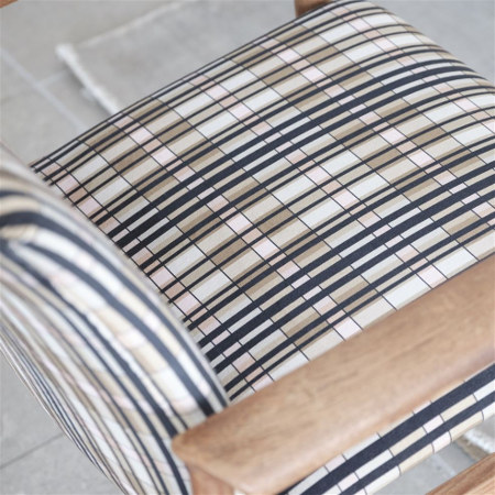 Shastri tissu ameublement velours design grahique carreaux contemporains, de Designers Guild, pour  chaise, fauteuil, canapé, rideaux et coussins, vendu par la rime des matieres, bon plan tissu et frais de port offerts