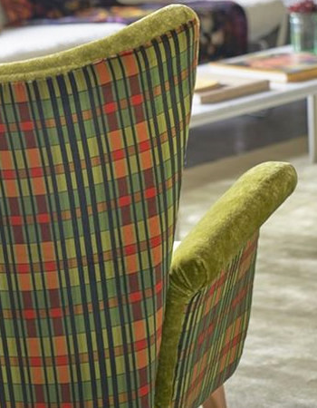 Shastri tissu ameublement velours design grahique carreaux contemporains, de Designers Guild, pour  chaise, fauteuil, canapé, rideaux et coussins, vendu par la rime des matieres, bon plan tissu et frais de port offerts