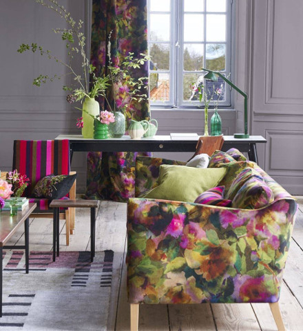 Canapé tissu ameublement Surimono, velours imprimé floral design, de designers Guild, pour fauteuil, canapé et rideaux, vendu par la rime des matieres, bon plan tissu