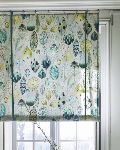stores tissu lavable Tulsi imprimé motif feuilles stylisées, de Designers Guild, vendu par la rime des matieres, bon plan tissu