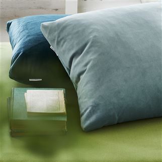 Velluto Stretto tissu ameublement velours très doux, lavable et très résistant, de Designers Guild, pour chaise, fauteuil, canapé, coussin, rideaux et tête de lit, vendu par la rime des matieres, bon plan tissu et frais de port offerts