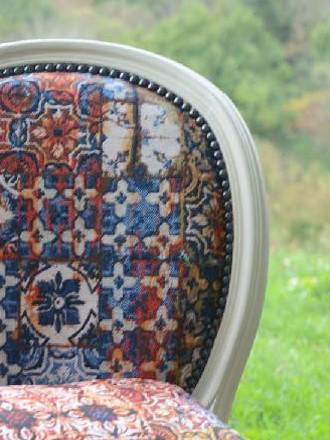 chaise louis XVI tissu azulejos de jp gaultier pour la rime des matieres