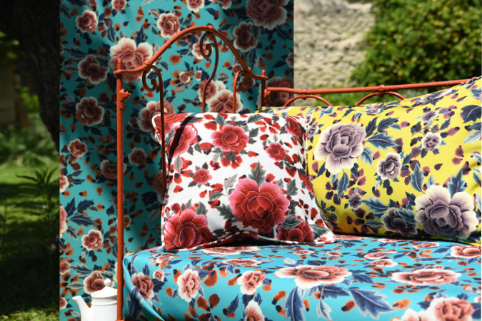 China Town tissu ameublement intérieur et extérieur, motif floral, de Jean Paul Gaultier, pour mobilier de jardin, bord de piscine, transat, nautisme, rideaux, fauteuil et canapé, vendu par la rime des matieres