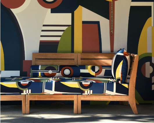 Constructivisme tissu ameublement intérieur et extérieur, motif graphique artistique russe années 1920, de Jean Paul Gaultier, pour mobilier de jardin, bord de piscine, transat, nautisme, rideaux, fauteuil et canapé, vendu par la rime des matieres