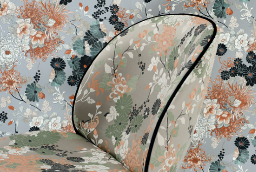 Kyoto tissu ameublement imprimé floral de Jean Paul Gaultier, pour rideau, fauteuil, canapé et coussin, vendu par la rime des matieres