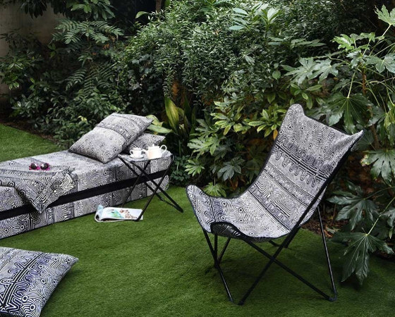 Labyrinthe tissu ameublement outdoor spécial extérieur, de Jean Paul Gaultier, pour mobilier de jardin, bord de piscine, nautisme, rideaux, fauteuil et canapé, vendu par la rime des matieres