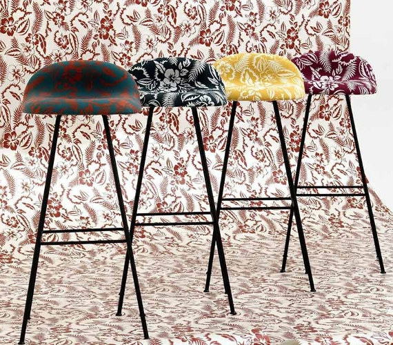 Nooréa tissu ameublement  de Jean Paul Gaultier, motif floral végétal stylisé pour  rideaux, fauteuil et canapé, vendu par la rime des matieres