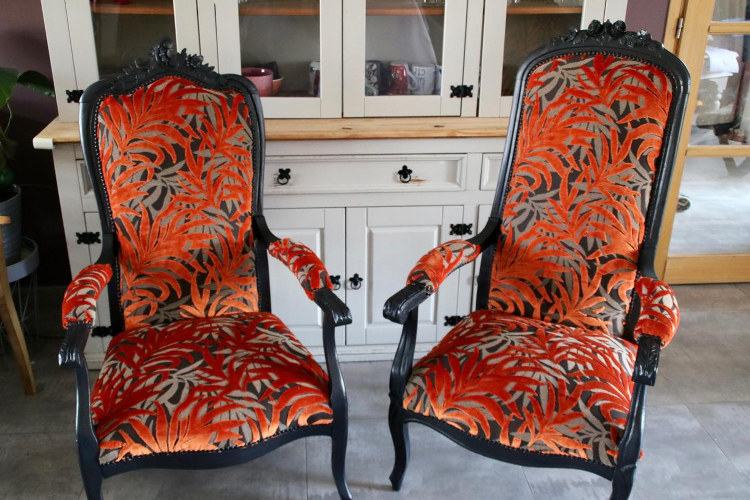 Voltaire et tissu Jungle de chez casal,  motif velours feuilles de palmiers sur fond toile