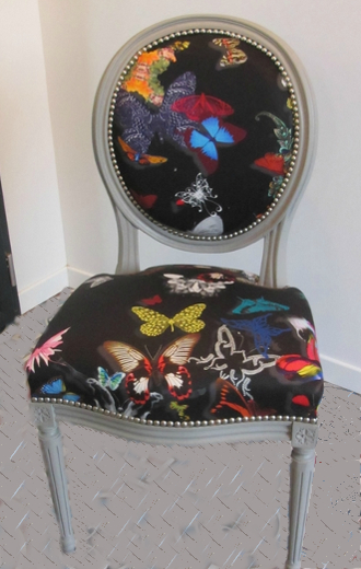 chaise  louis 16 tissu lavable buttefly parade de christian lacroix