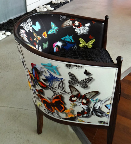fauteuil tonneau tissu butterfly parade christian lacroix vendu par la rime des matieres